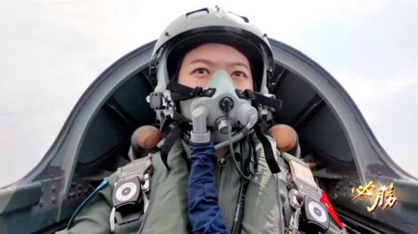 长沙股票配资平台 女飞行员田静、康凯，写下请战书